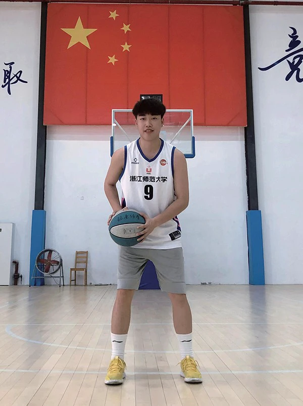 控卫如何通过视频学习提高技术水平_2